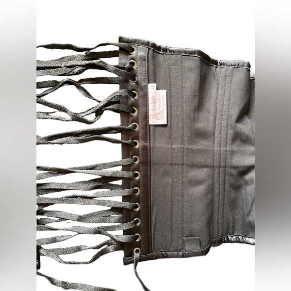 Underbust Corset - Picture 5 of 6
